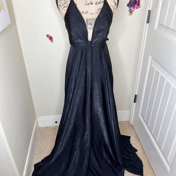 NWT Forever 21 Black Front Plunge Gown - Picture 1 of 15